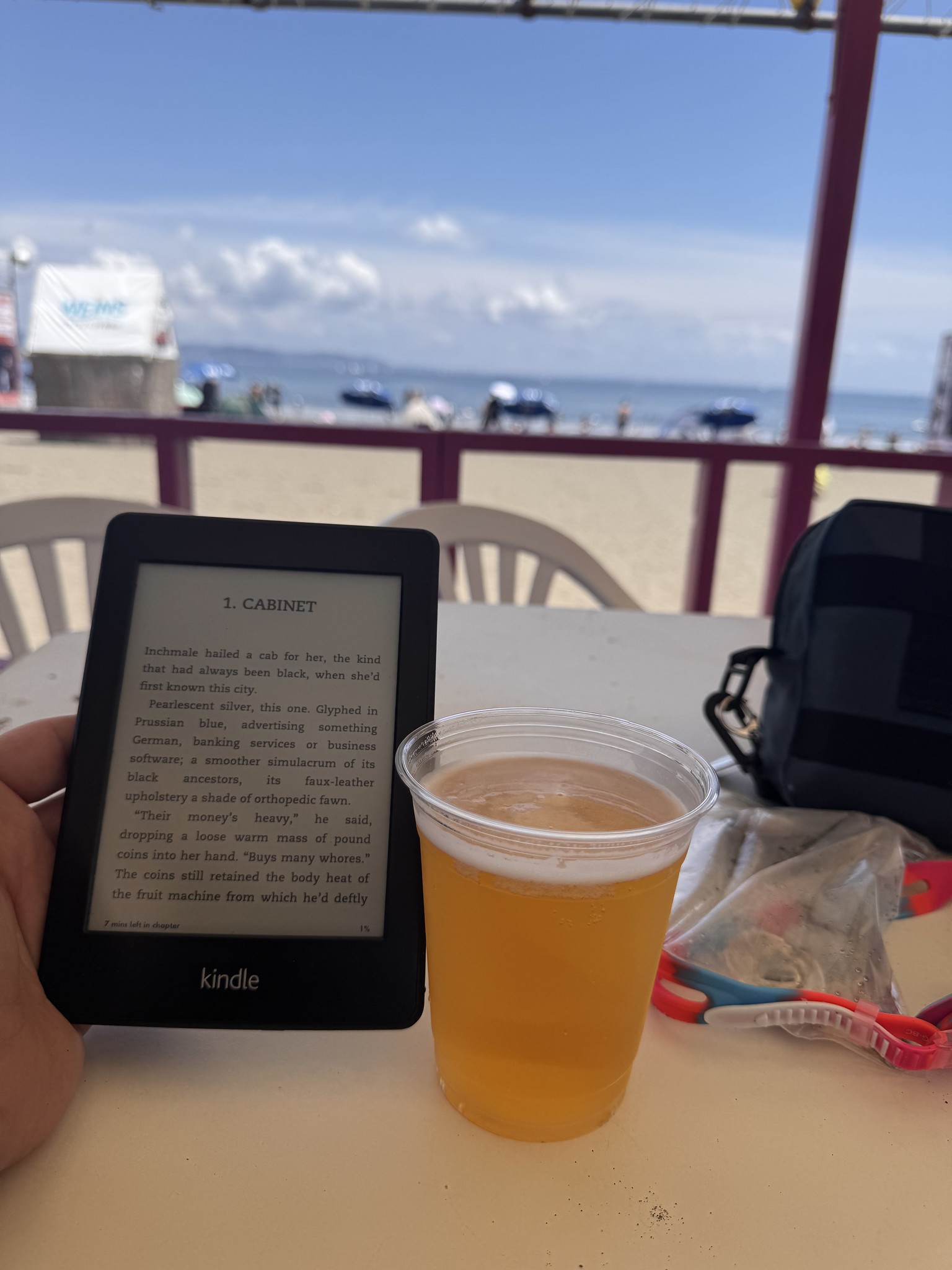 A kindle and a beer at Enoshima beach.